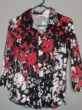 New York & Company Black White Red Floral Button-Down Shirt